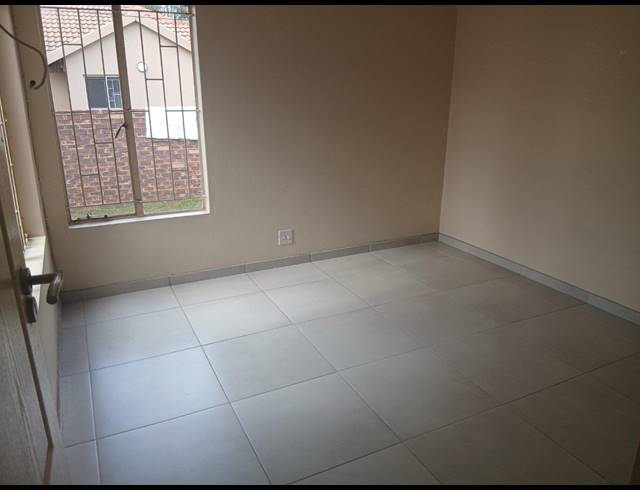 3 BEDROOM HOUSE FOR SALE IN THATCHFIELD ESTATE